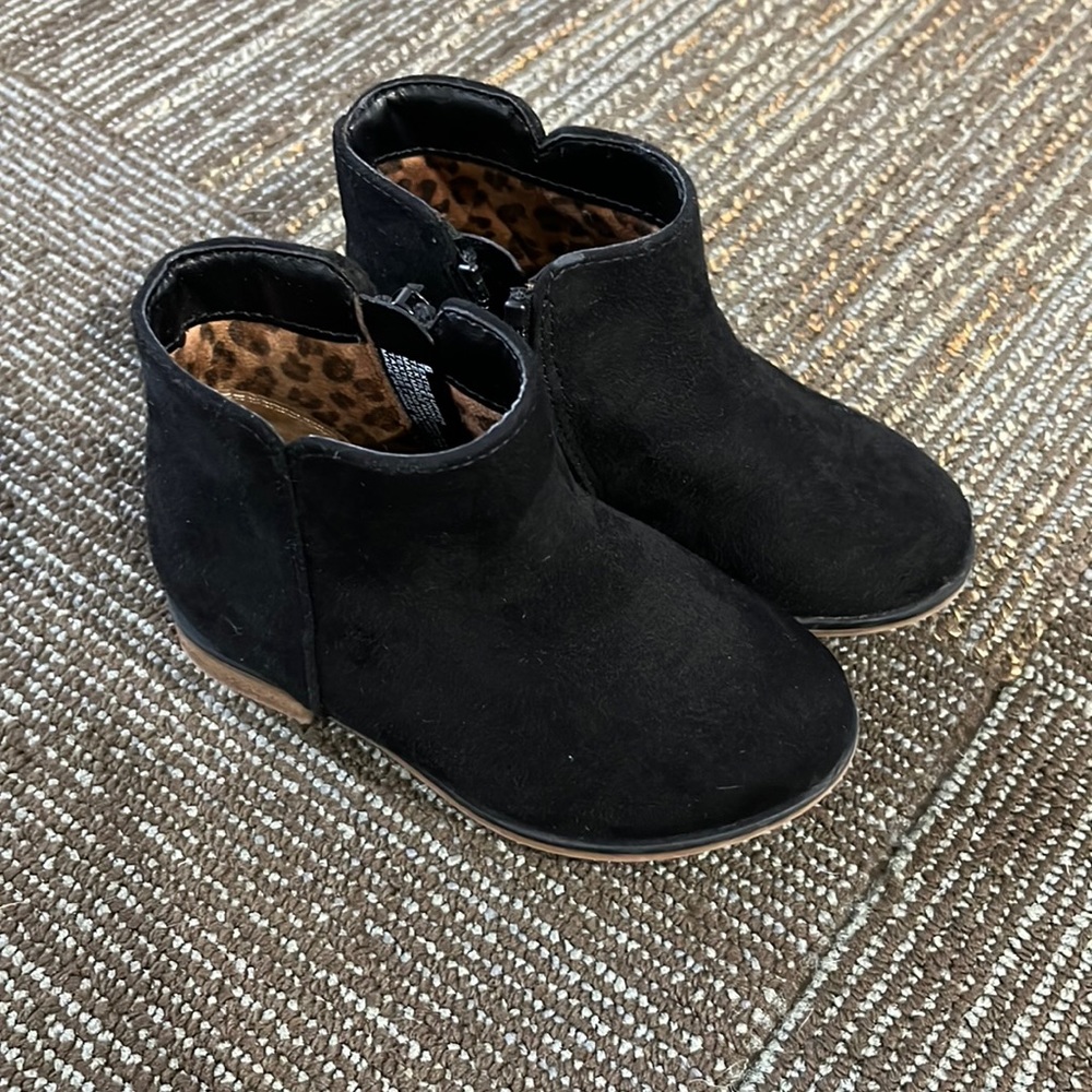 Cat & Jack - Girls Black ankle booties - Size 6T